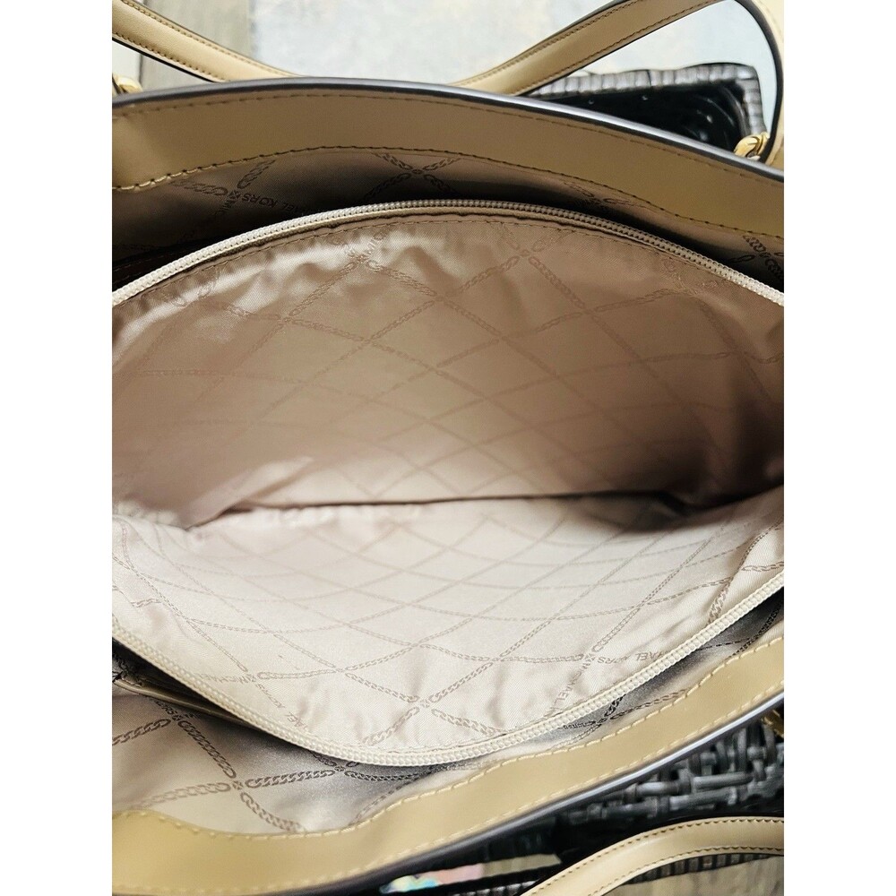 Michael Kors Voyager EW Tote Luxury Signature MK Vanilla Gold Shoulder Bag NWOT - Picture 10 of 11